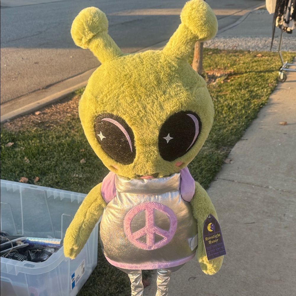 Peaceful Alien Plush Toy - Yellow and Silver